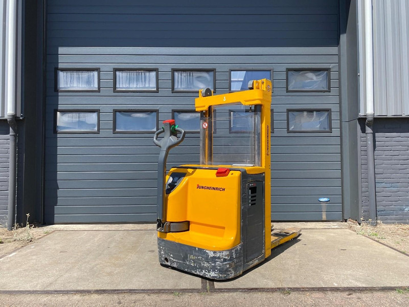 Jungheinrich EJC12 - Apilador: foto 4 Jungheinrich EJC12 - Apilador: foto 4