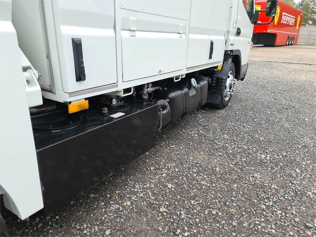 Mitsubishi CANTER odkurzacz koparka ssąca Saugbagger CITY SAU - Limpieza de alcantarillado: foto 3 Mitsubishi CANTER odkurzacz koparka ssąca Saugbagger CITY SAU - Limpieza de alcantarillado: foto 3