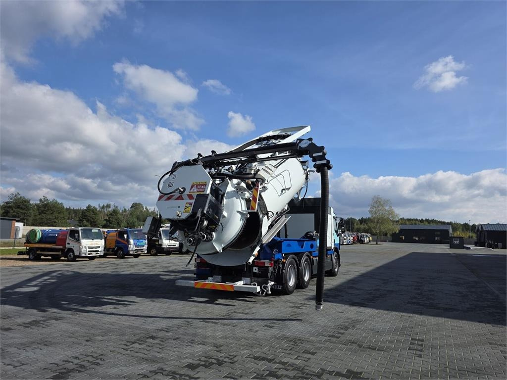 Renault 6x4 WUKO RIVARD RECYTLING for collecting liquid wa  - Limpieza de alcantarillado: foto 1 Renault 6x4 WUKO RIVARD RECYTLING for collecting liquid wa  - Limpieza de alcantarillado: foto 1