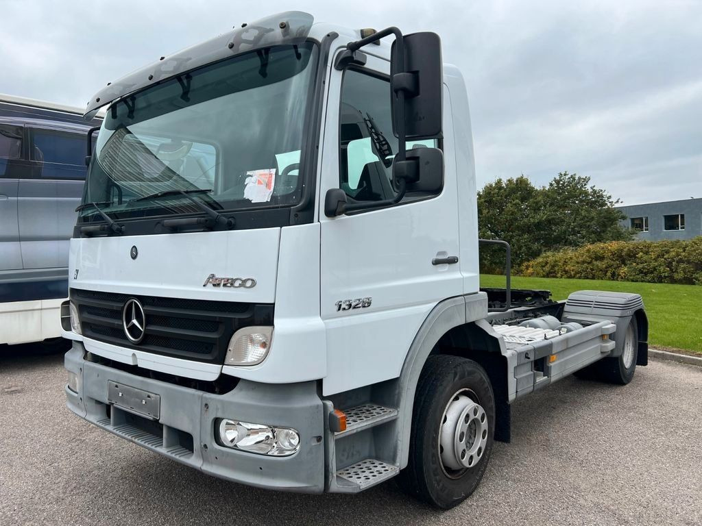 Mercedes-Benz Atego 1328 LS 4x2 + Diagnose Auflieger - Cabeza tractora: foto 3 Mercedes-Benz Atego 1328 LS 4x2 + Diagnose Auflieger - Cabeza tractora: foto 3