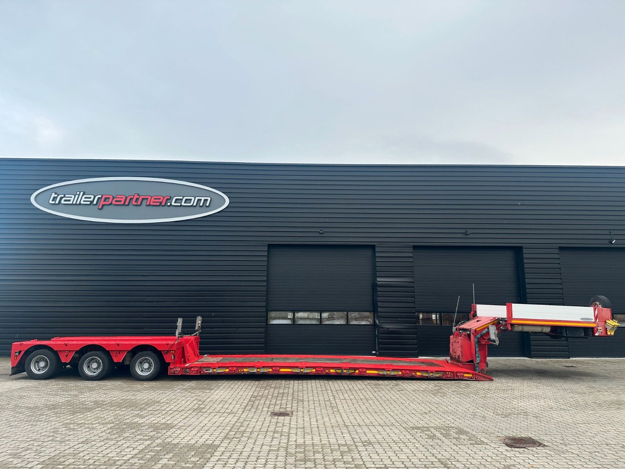 Faymonville 3 achs Tiefbett 300 mm Faymonville Megamax 3 achs Tiefbett 300 mm - Semirremolque góndola rebajadas: foto 1 Faymonville 3 achs Tiefbett 300 mm Faymonville Megamax 3 achs Tiefbett 300 mm - Semirremolque góndola rebajadas: foto 1