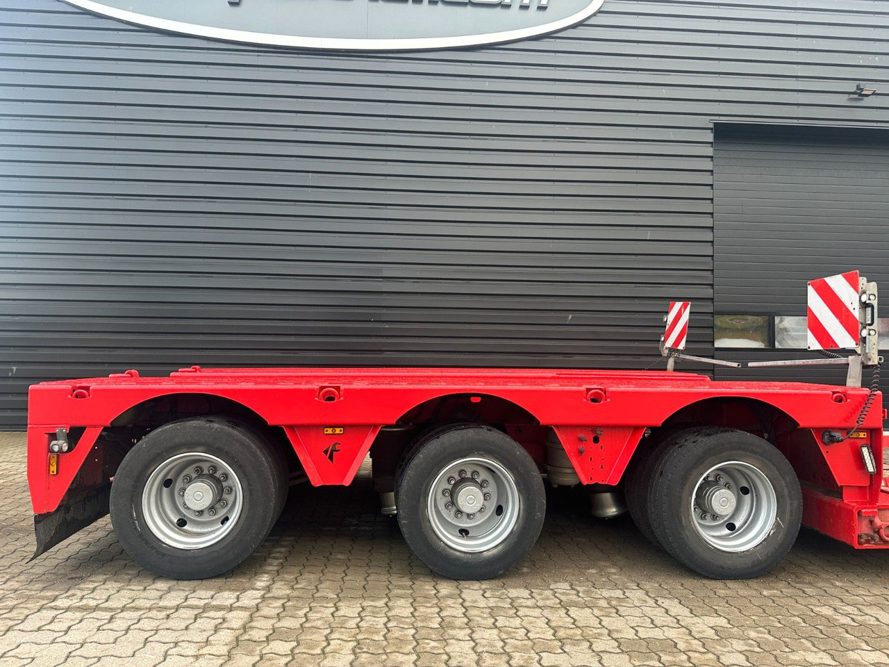 Faymonville 3 achs Tiefbett 300 mm Faymonville Megamax 3 achs Tiefbett 300 mm - Semirremolque góndola rebajadas: foto 3 Faymonville 3 achs Tiefbett 300 mm Faymonville Megamax 3 achs Tiefbett 300 mm - Semirremolque góndola rebajadas: foto 3