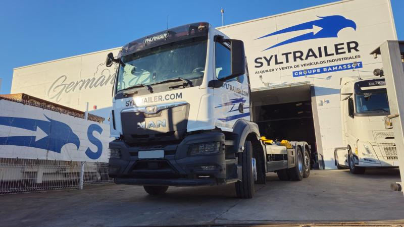 MAN TGS 26.470 (LOCATION / RENT) - Camión multibasculante: foto 2 MAN TGS 26.470 (LOCATION / RENT) - Camión multibasculante: foto 2