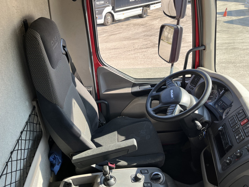 DAF LF 210 FA / 12 Ton / 354 dkm / Box / Laadklep / NL Truck - Camión caja cerrada: foto 3 DAF LF 210 FA / 12 Ton / 354 dkm / Box / Laadklep / NL Truck - Camión caja cerrada: foto 3