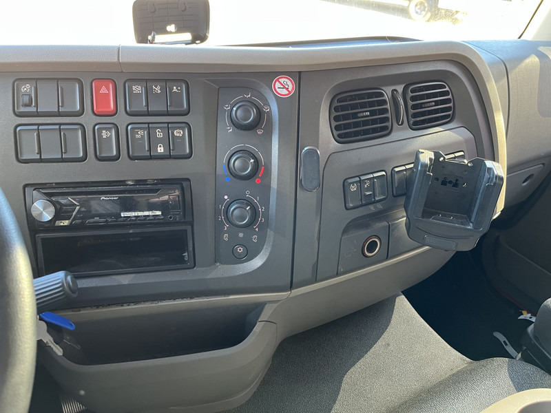 DAF LF 210 FA / 12 Ton / 416 dkm / Koffer / LBW / NL LKW - Camión caja cerrada: foto 5 DAF LF 210 FA / 12 Ton / 416 dkm / Koffer / LBW / NL LKW - Camión caja cerrada: foto 5