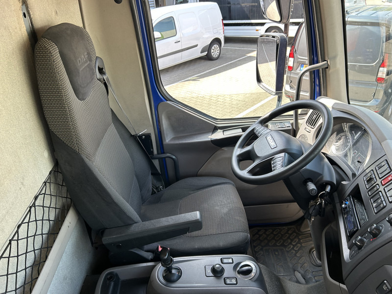 DAF LF 210 FA / 361 dkm / Curtainside / Loadlift / NL Truck - Camión lona: foto 3 DAF LF 210 FA / 361 dkm / Curtainside / Loadlift / NL Truck - Camión lona: foto 3