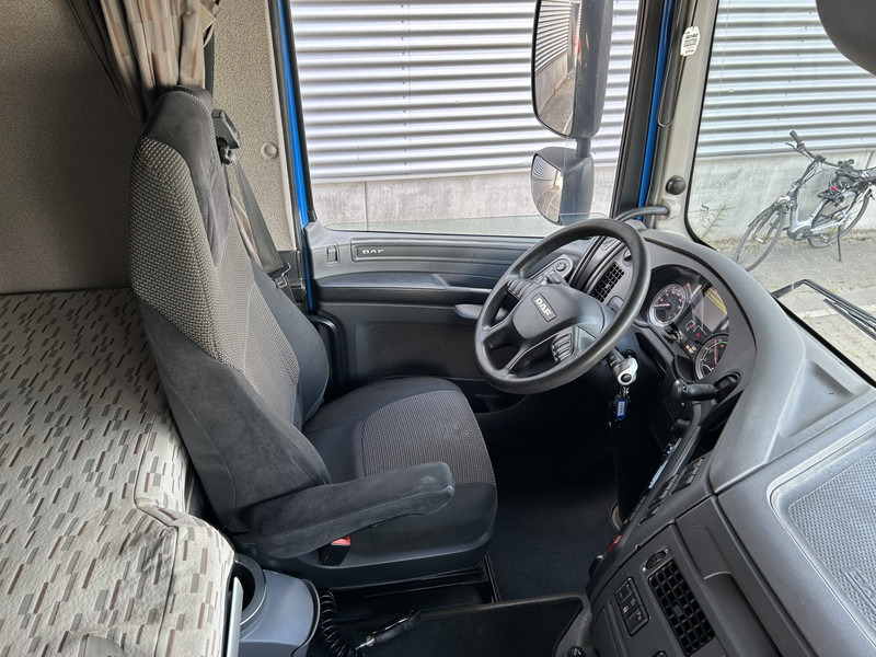 DAF XF 440 FAN SSC + Aschersleben Kaross DSA 18 / Loadlift 4000 kg / Curtainside Combi - Camión lona: foto 3 DAF XF 440 FAN SSC + Aschersleben Kaross DSA 18 / Loadlift 4000 kg / Curtainside Combi - Camión lona: foto 3