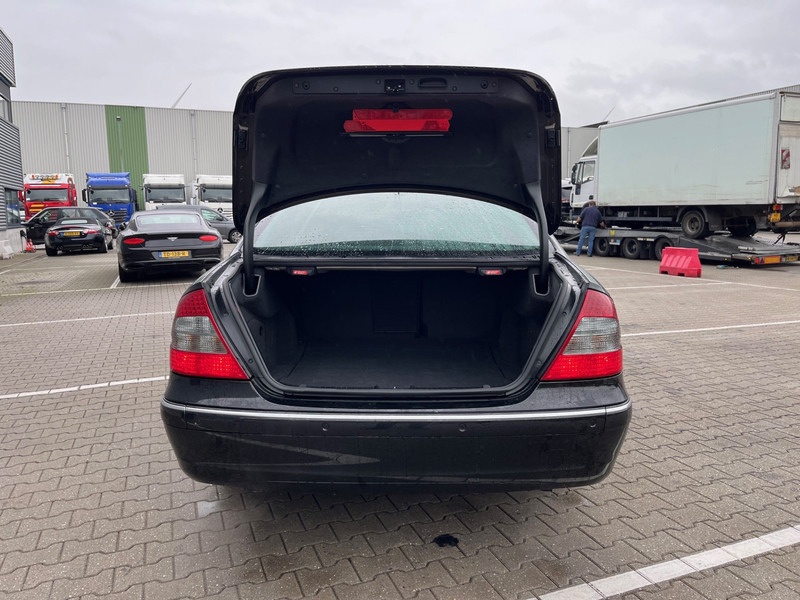 Sedan Mercedes-Benz E-Klasse / Limousine / 240 Avantgarde / 4-Matic / 8-pers / APK/TUV 09-2026 /: foto 11