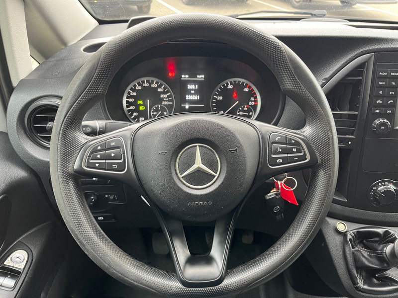 Mercedes-Benz Vito 111 CDI Lang / Business Professional Plus / / Imperial / Towbar - Furgoneta pequeña: foto 5 Mercedes-Benz Vito 111 CDI Lang / Business Professional Plus / / Imperial / Towbar - Furgoneta pequeña: foto 5