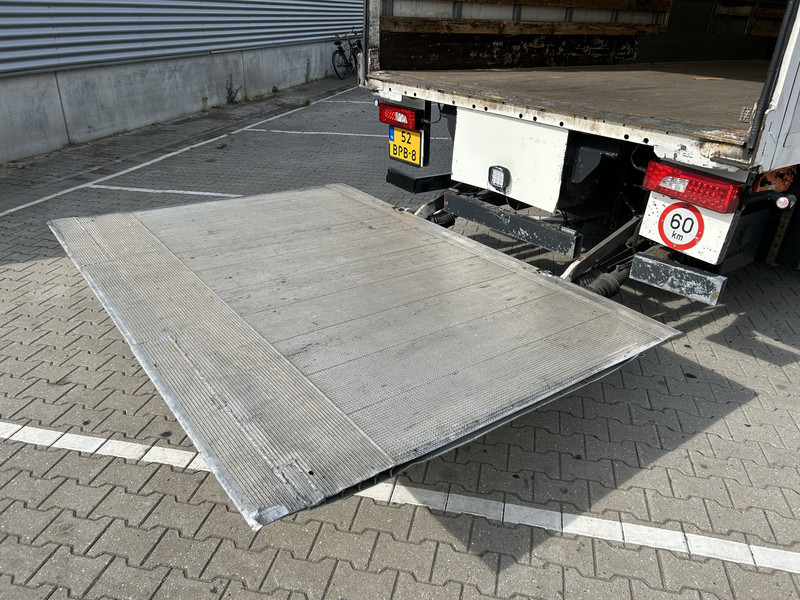 Camión caja cerrada Scania P 320 / 18 ton / 545 dkm / Box 8 mtr / Loadlift / APK TUV 08-25: foto 12