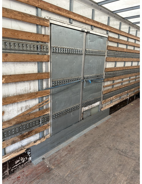 Camión caja cerrada Scania P 320 / 18 ton / 545 dkm / Box 8 mtr / Loadlift / APK TUV 08-25: foto 9