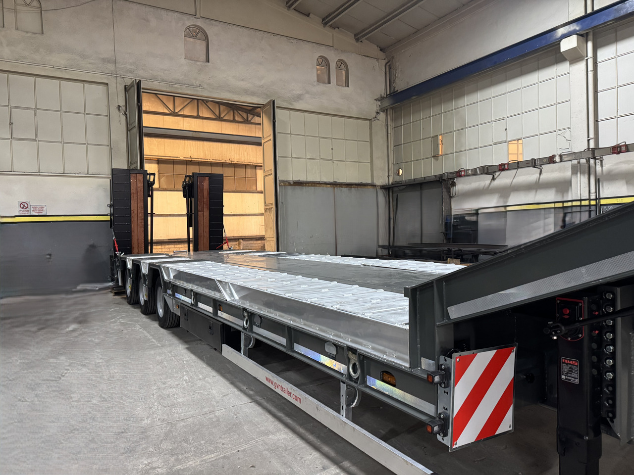 GVN Trailer 3 AXLE LOWBED WITH WHEEL RECESSES - Semirremolque góndola rebajadas: foto 3 GVN Trailer 3 AXLE LOWBED WITH WHEEL RECESSES - Semirremolque góndola rebajadas: foto 3