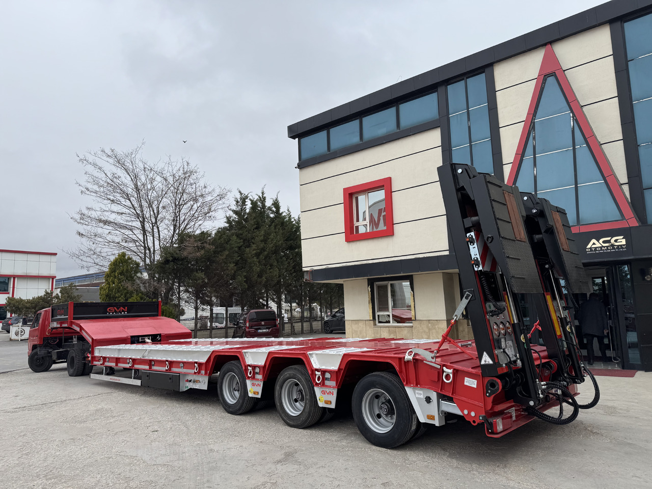 GVN Trailer 3 AXLE LOWBED WITH WHEEL RECESSES - Semirremolque góndola rebajadas: foto 1 GVN Trailer 3 AXLE LOWBED WITH WHEEL RECESSES - Semirremolque góndola rebajadas: foto 1