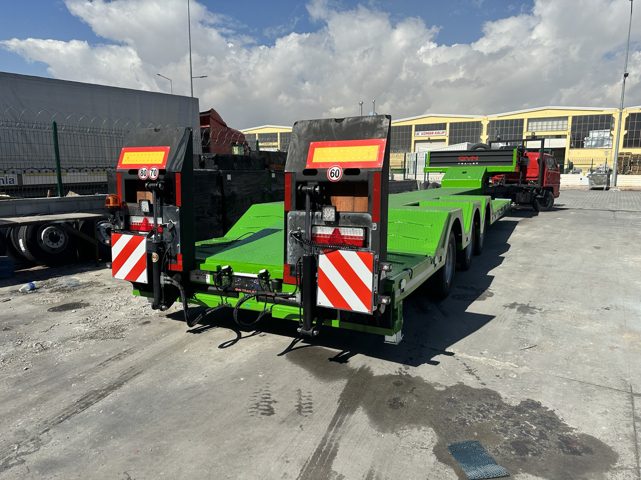 GVN Trailer 3 AXLE LOWBED WITH WHEEL RECESSES - Semirremolque góndola rebajadas: foto 5 GVN Trailer 3 AXLE LOWBED WITH WHEEL RECESSES - Semirremolque góndola rebajadas: foto 5