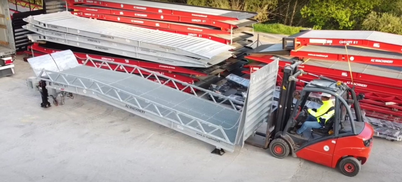 Loading Ramp with with hydraulic tilting bridge - AZ RAMP - STAR- 12T FULL GALVA - Rampa de carga: foto 3 Loading Ramp with with hydraulic tilting bridge - AZ RAMP - STAR- 12T FULL GALVA - Rampa de carga: foto 3