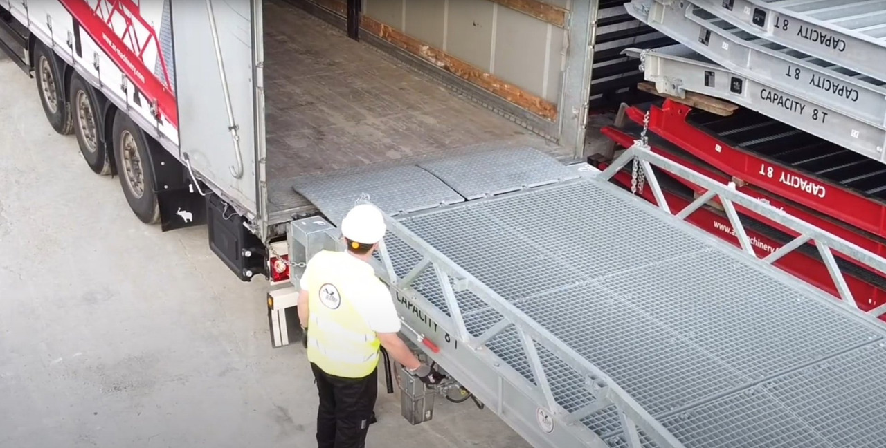 Loading Ramp with with hydraulic tilting bridge - AZ RAMP - STAR- 12T FULL GALVA - Rampa de carga: foto 4 Loading Ramp with with hydraulic tilting bridge - AZ RAMP - STAR- 12T FULL GALVA - Rampa de carga: foto 4