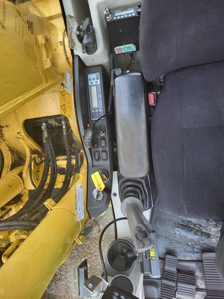 Excavadora de cadenas New Holland Kobelco E 235 B SR-2: foto 18