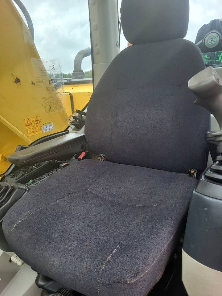 Excavadora de cadenas New Holland Kobelco E 235 B SR-2: foto 23