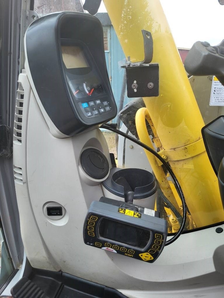 Excavadora de cadenas New Holland Kobelco E 235 B SR-2: foto 22