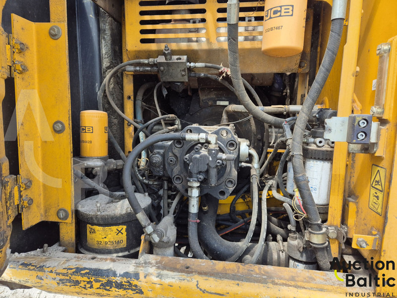 Excavadora de cadenas JCB JS 220: foto 16