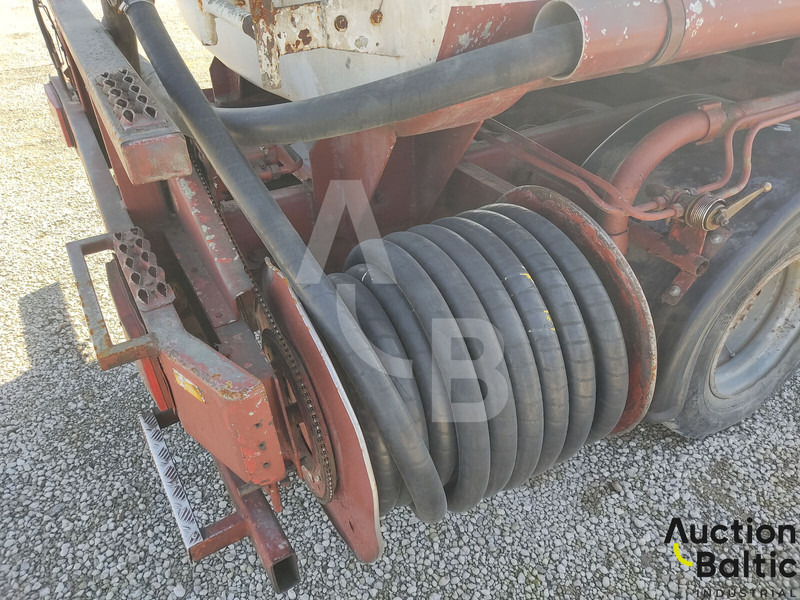 Camión cisterna para transporte de combustible MAN 8.136: foto 19