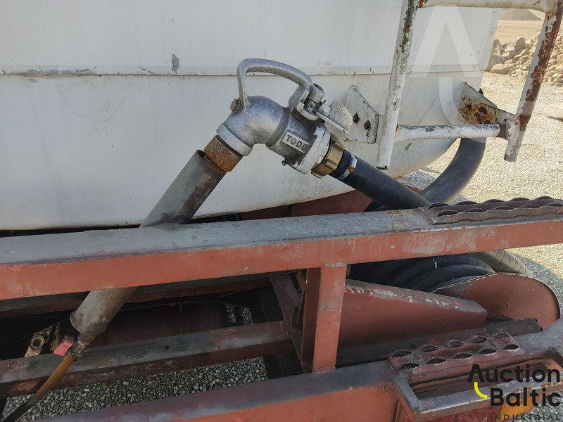 Camión cisterna para transporte de combustible MAN 8.136: foto 14