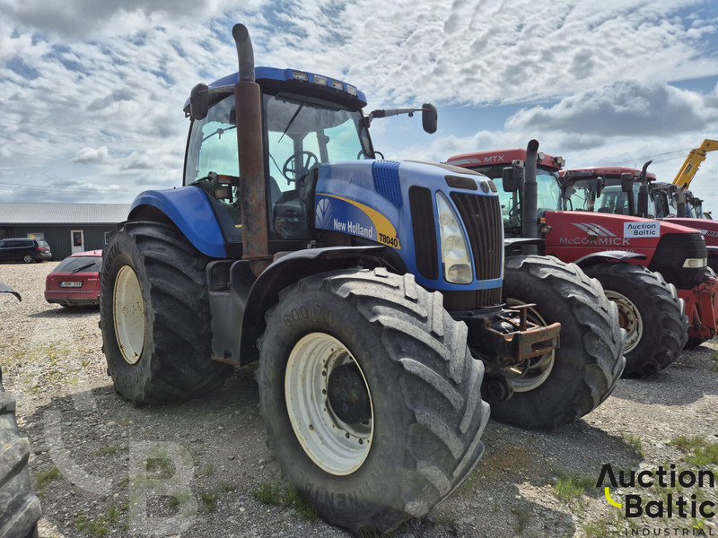 New Holland T 8040 - Tractor: foto 2 New Holland T 8040 - Tractor: foto 2