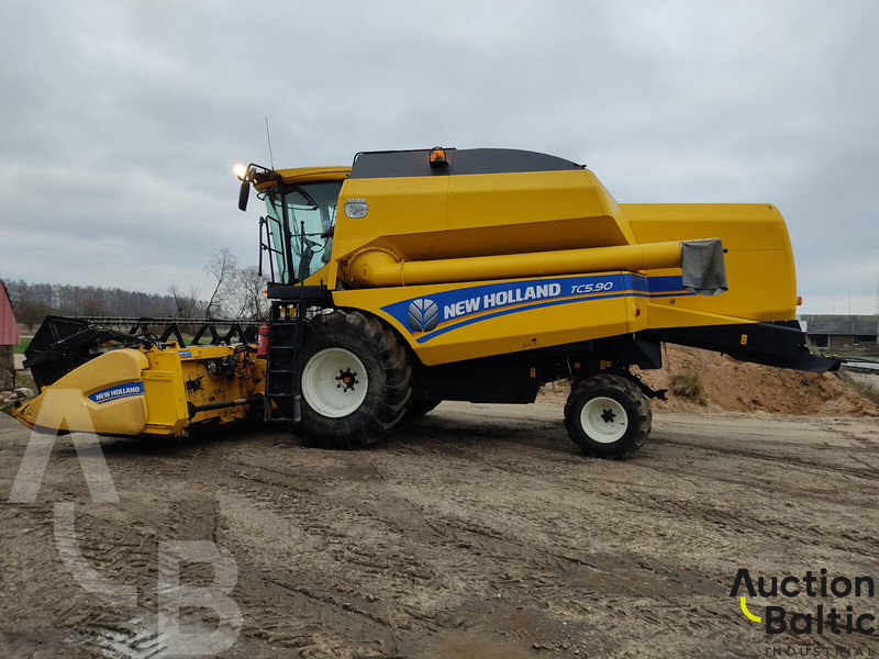 New Holland TC 5.90 - Cosechadora de granos: foto 4 New Holland TC 5.90 - Cosechadora de granos: foto 4