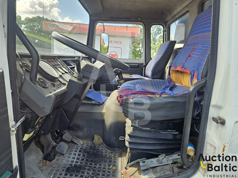 Renault Midliner S 150 - Camión cisterna: foto 4 Renault Midliner S 150 - Camión cisterna: foto 4