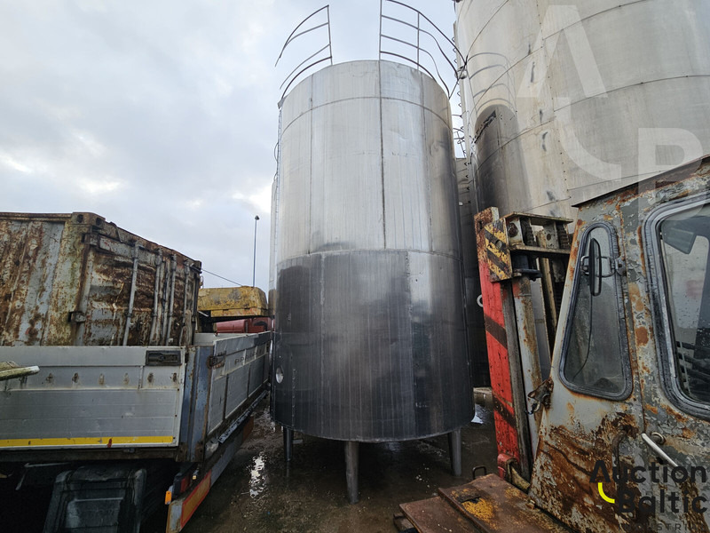 Tanker for milk - Camión cisterna: foto 1 Tanker for milk - Camión cisterna: foto 1