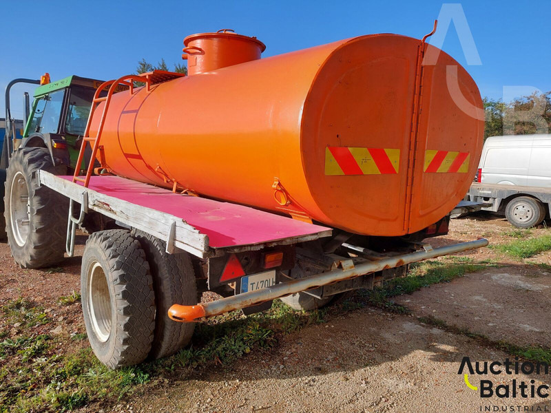 Trailer for transporting and watering water - Remolque cisterna: foto 4 Trailer for transporting and watering water - Remolque cisterna: foto 4
