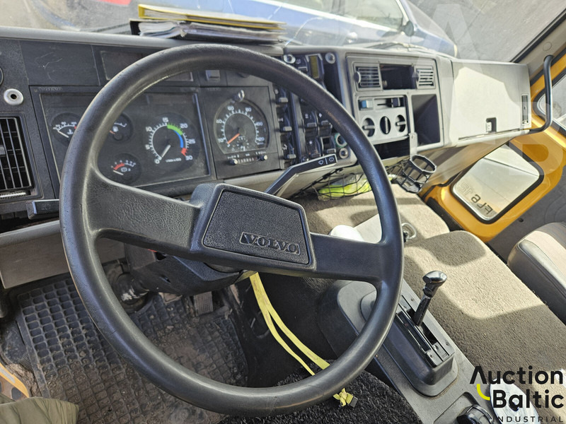 Camión volquete Volvo FL612: foto 8
