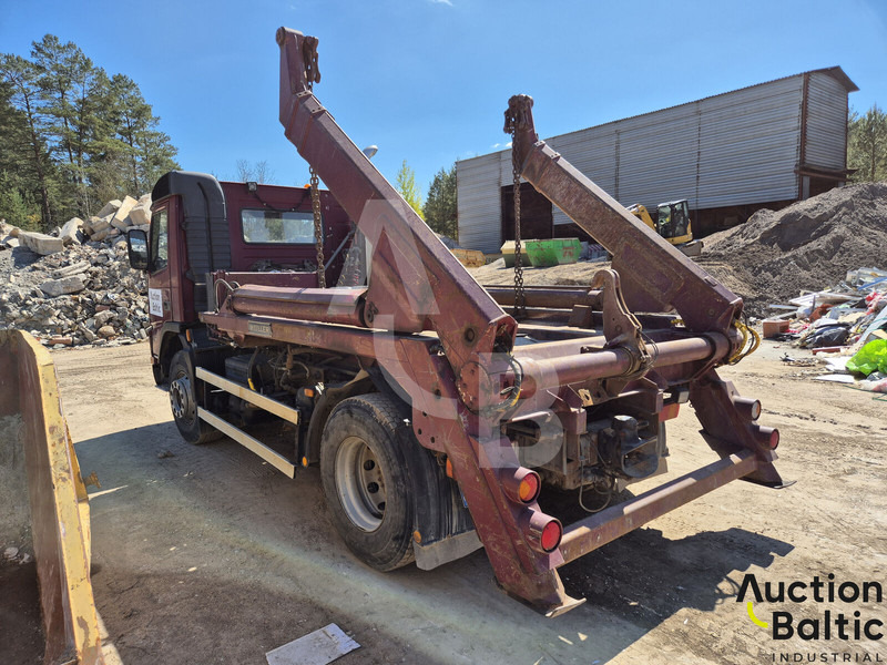 Volvo FM12 - Camión portacontenedor de cadenas: foto 4 Volvo FM12 - Camión portacontenedor de cadenas: foto 4