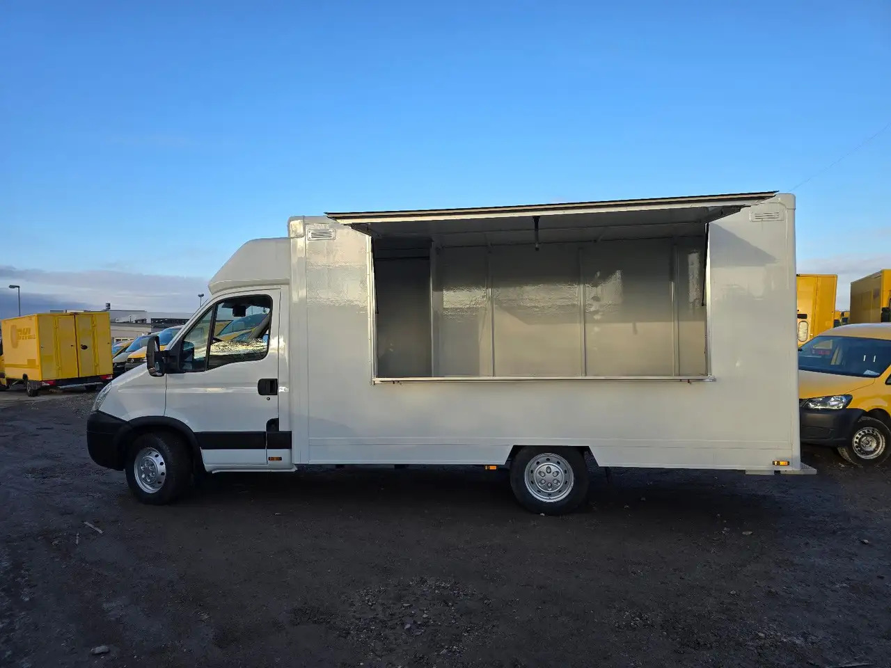 Iveco C30C/ FOODTRUCK/ Daily - Camión tienda: foto 2 Iveco C30C/ FOODTRUCK/ Daily - Camión tienda: foto 2