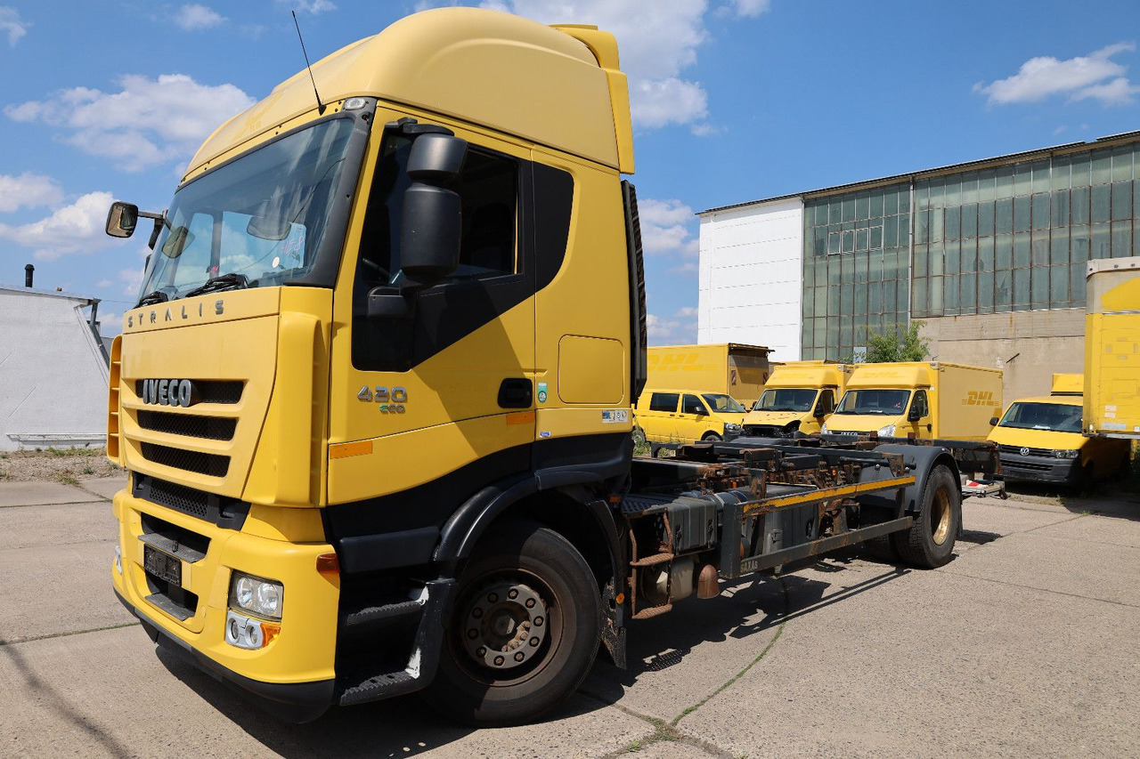 Iveco STRALIS/Magirus/L042/1. Hand - Camión portacontenedore/ Intercambiable: foto 2 Iveco STRALIS/Magirus/L042/1. Hand - Camión portacontenedore/ Intercambiable: foto 2