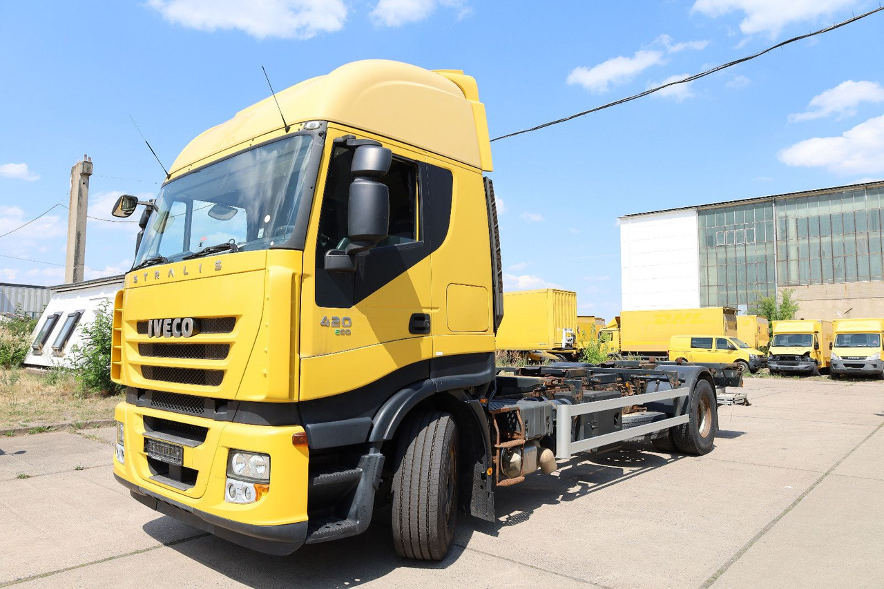 Iveco STRALIS/Magirus/L042/1. Hand - Camión portacontenedore/ Intercambiable: foto 2 Iveco STRALIS/Magirus/L042/1. Hand - Camión portacontenedore/ Intercambiable: foto 2