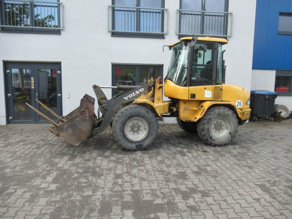 Volvo L 30 B - Cargadora de ruedas: foto 1 Volvo L 30 B - Cargadora de ruedas: foto 1