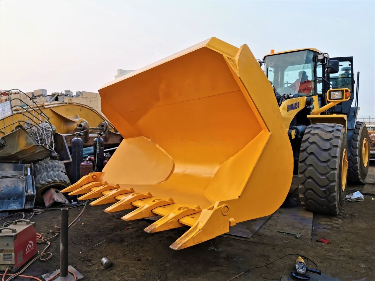 AME Side Dump Bucket - Cazo cargador para Cargadora: foto 2 AME Side Dump Bucket - Cazo cargador para Cargadora: foto 2