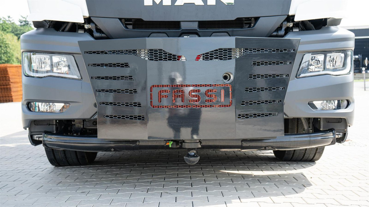 MAN 35.470 8x2 Kran F710 RA2.26 - Camión, Camión grúa: foto 2 MAN 35.470 8x2 Kran F710 RA2.26 - Camión, Camión grúa: foto 2