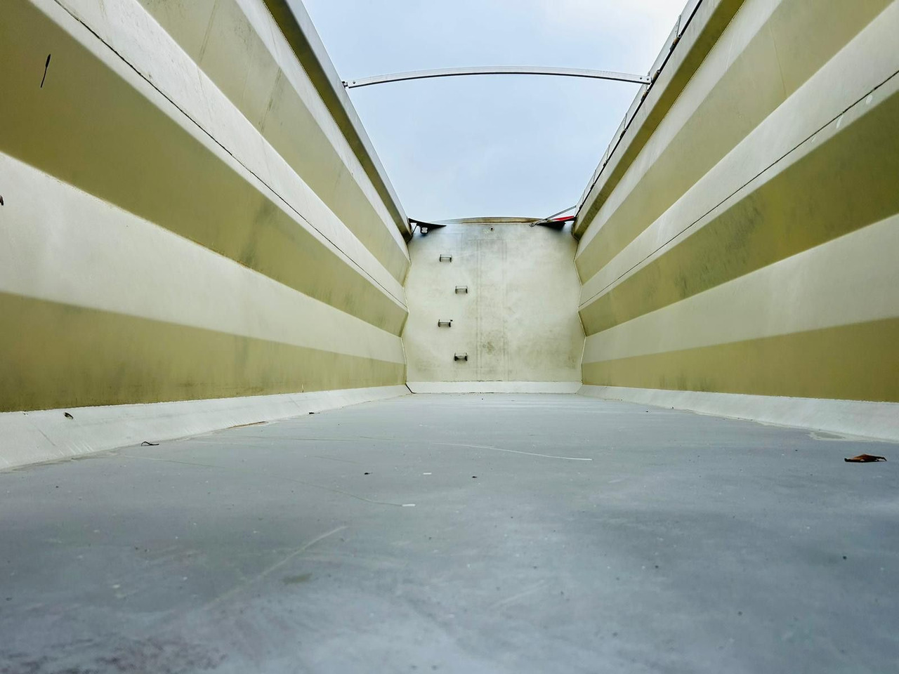 Semirremolque volquete Kempf SKM 36/3 SHL-Light 3-Achs Stahl Kipper 51m³: foto 7 Semirremolque volquete Kempf SKM 36/3 SHL-Light 3-Achs Stahl Kipper 51m³: foto 7