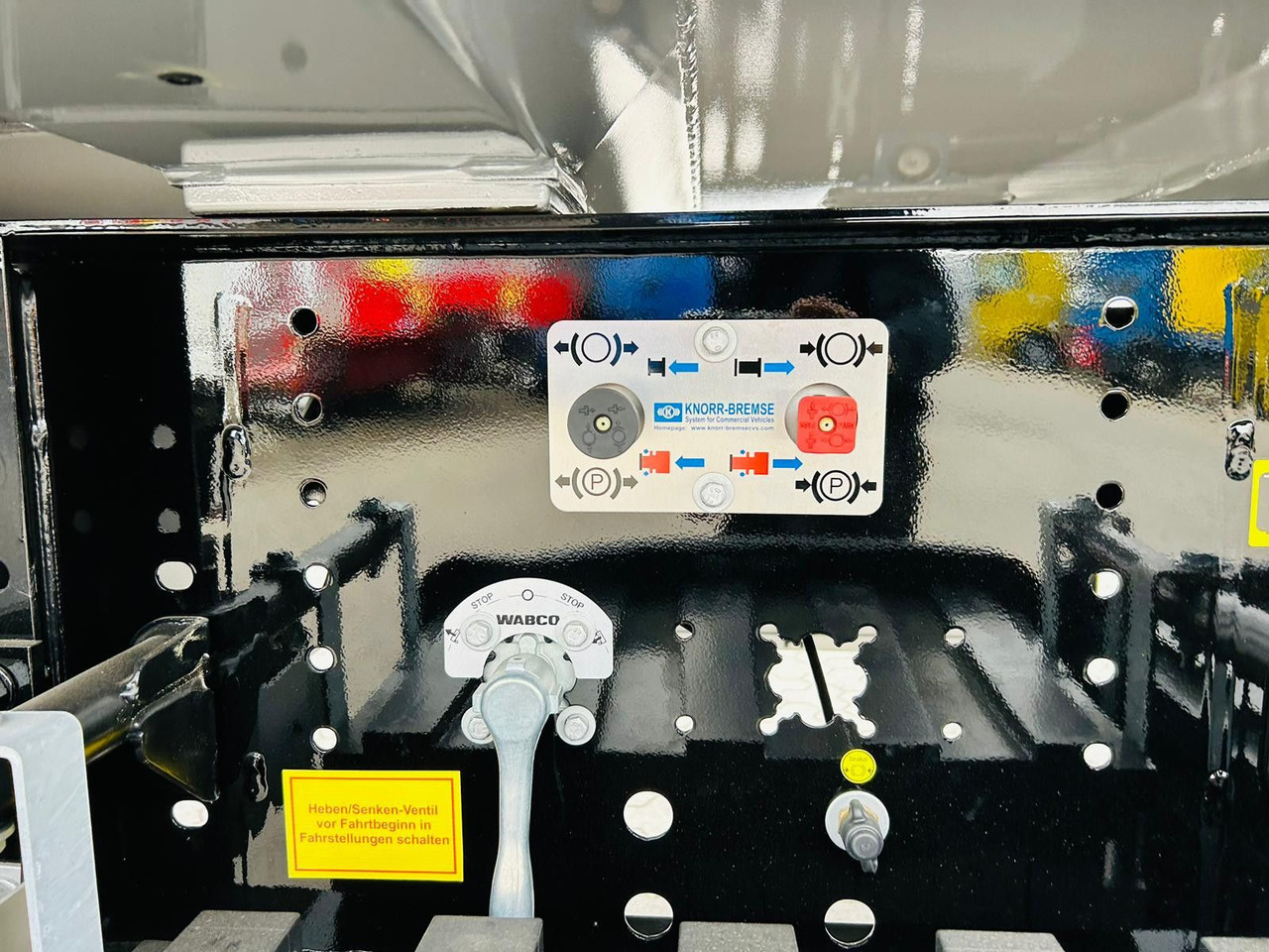 Semirremolque volquete Kempf SKM 36/3 SHL-Light 3-Achs Stahl Kipper 51m³: foto 13 Semirremolque volquete Kempf SKM 36/3 SHL-Light 3-Achs Stahl Kipper 51m³: foto 13