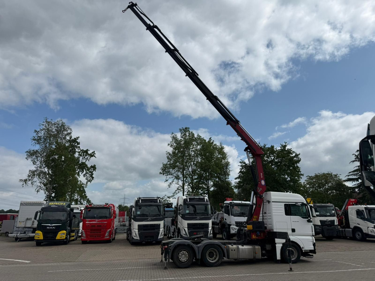 MAN TGX 26.440 6x2 mit HMF 3000-5 Kran TÜV NEU - Camión grúa: foto 4 MAN TGX 26.440 6x2 mit HMF 3000-5 Kran TÜV NEU - Camión grúa: foto 4