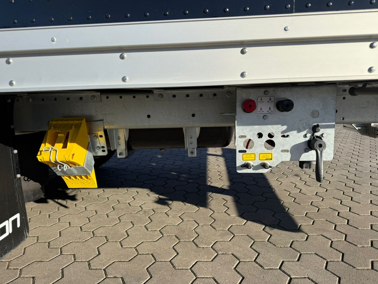 Semirremolque caja cerrada Talson TGG TAL 12/18 Mega Kofferauflieger 99m³: foto 11 Semirremolque caja cerrada Talson TGG TAL 12/18 Mega Kofferauflieger 99m³: foto 11