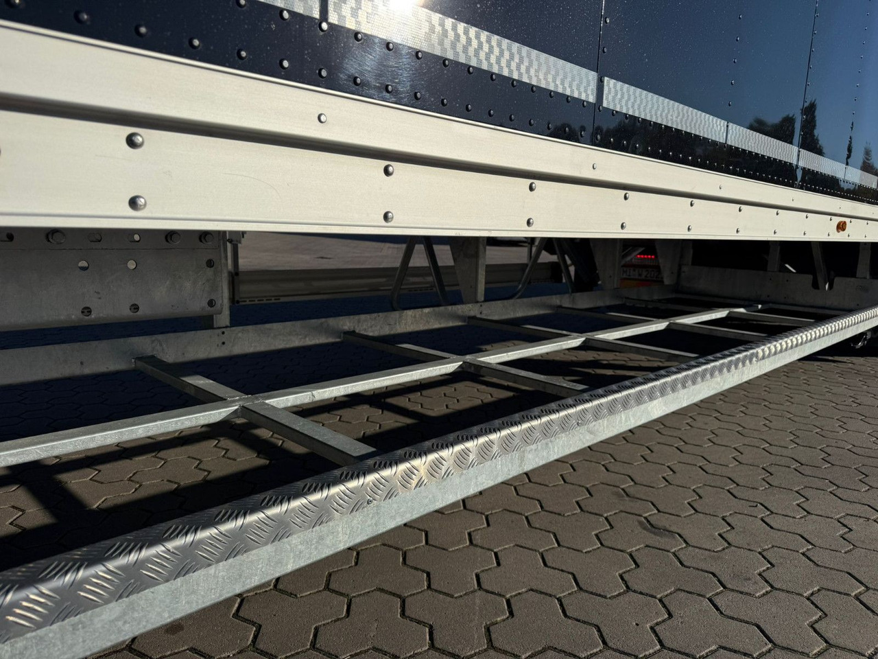 Semirremolque caja cerrada Talson TGG TAL 12/18 Mega Kofferauflieger 99m³: foto 10 Semirremolque caja cerrada Talson TGG TAL 12/18 Mega Kofferauflieger 99m³: foto 10