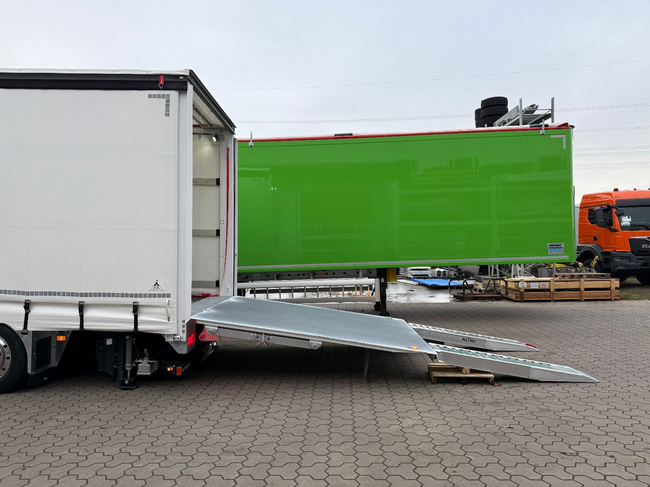 Volvo FH 500 8x2 Arbeitsbühnen Transporter LBW 9t - Camión lona: foto 4 Volvo FH 500 8x2 Arbeitsbühnen Transporter LBW 9t - Camión lona: foto 4