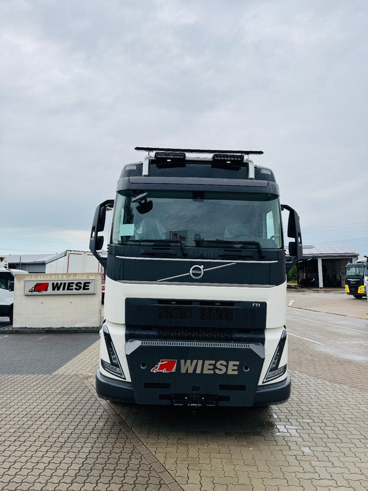 Volvo FH540 10x4 mit F1150 Ladekran, Sattelzugmaschine - Camión caja abierta, Camión grúa: foto 4 Volvo FH540 10x4 mit F1150 Ladekran, Sattelzugmaschine - Camión caja abierta, Camión grúa: foto 4