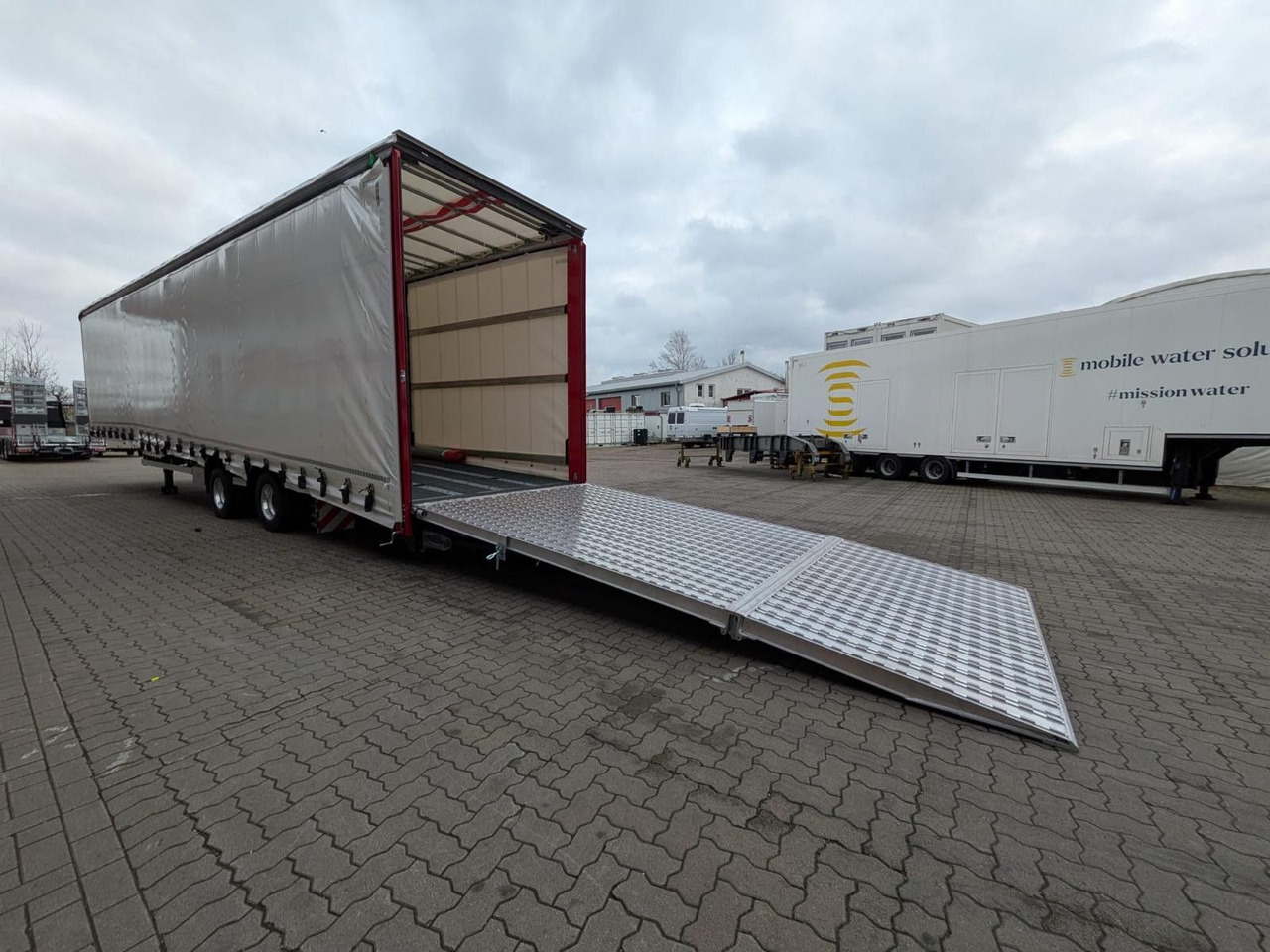 Wiese Gabelstaplertransporter mit Rampe - Semirremolque góndola rebajadas: foto 4 Wiese Gabelstaplertransporter mit Rampe - Semirremolque góndola rebajadas: foto 4