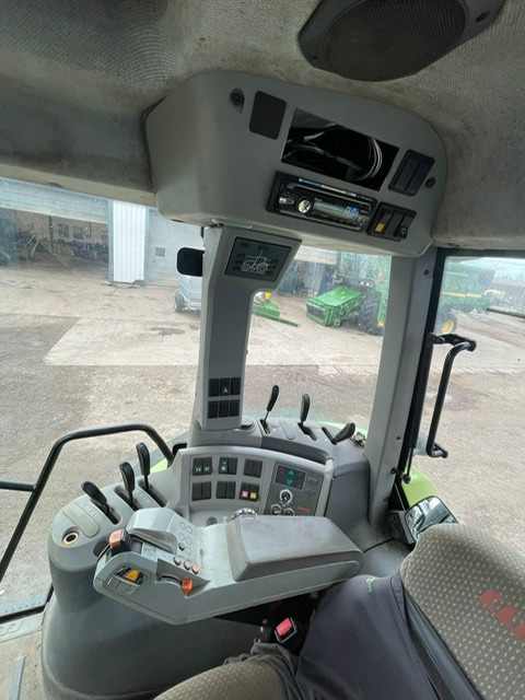 Claas Arion 640 - Tractor: foto 2 Claas Arion 640 - Tractor: foto 2