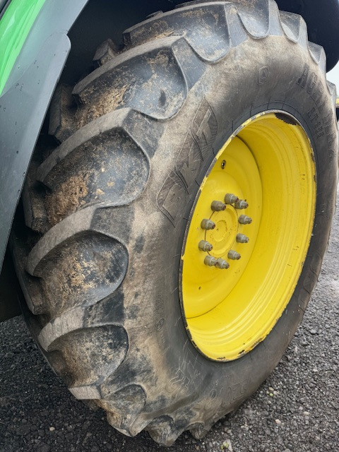 JOHN DEERE 6210R - Tractor: foto 2 JOHN DEERE 6210R - Tractor: foto 2