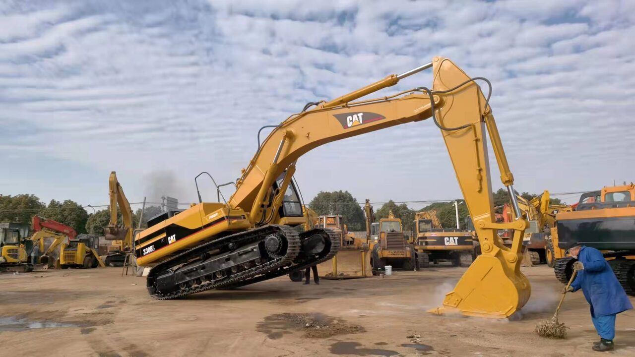 CATERPILLAR 330BL - Excavadora de cadenas: foto 1 CATERPILLAR 330BL - Excavadora de cadenas: foto 1